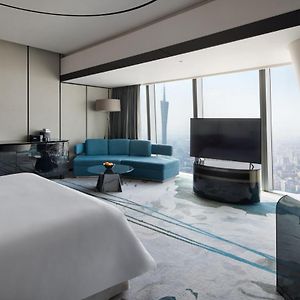 Superior King Room Canton Tower View